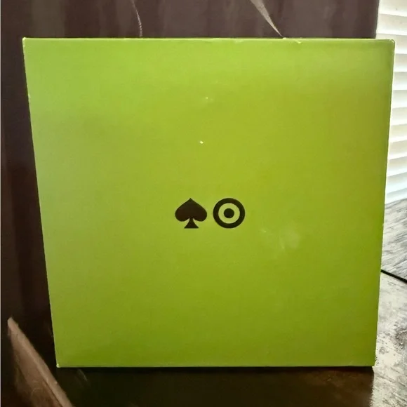 Kate Spade Gold Bow Earrings collab x Target! Limited edition NWT - Picture 2 of 2